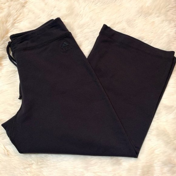 EUC Flattering Black capri Pants - STRETCHY - Picture 2 of 7